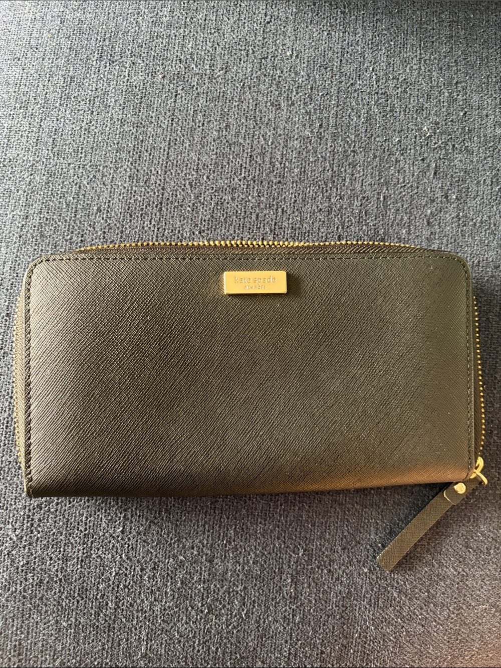 kate spade black zip-around saffiano wallet with gold plaque